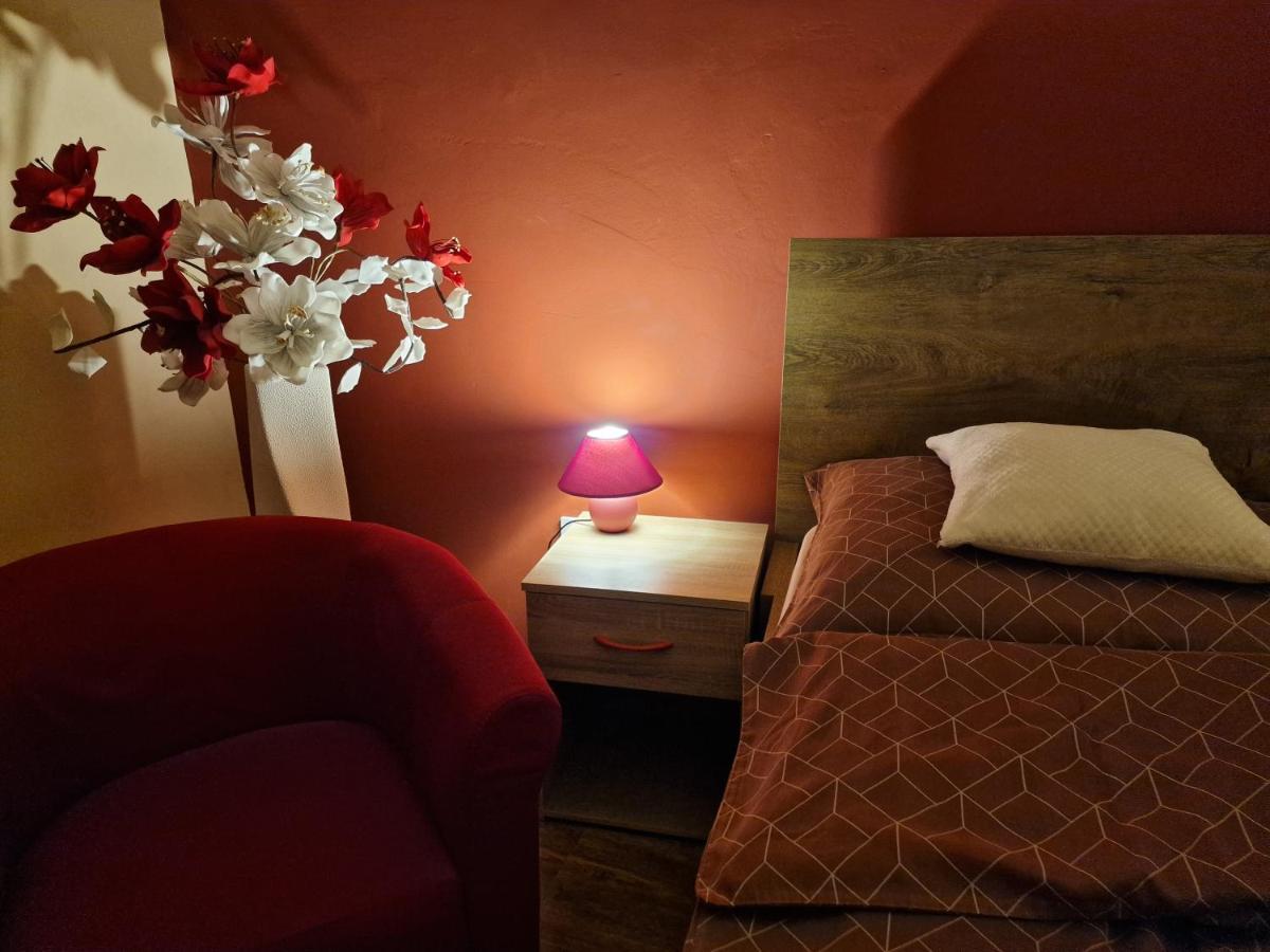 Matyas Apartman Тата Экстерьер фото
